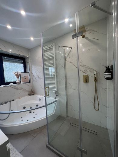 Attraktive 3 Zimmer-Wohnung in Göppingen-Haier. Hochwertig saniert- Garage inklusive – Badezimmer