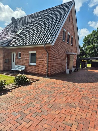 Einfamilienhaus Neerstedt (zentral) – Haus Frontansicht