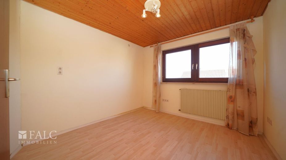 Halbes Haus, ganzes Glück, noch mehr Garten! FALC Immobilien Heilbronn – Kinderzimmer (Orig.)