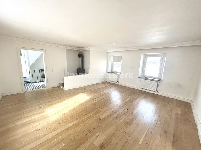 ***Stadthaus mit Charakter und Potenzial in Selb*** – OG Zimmer mit Kamin 2