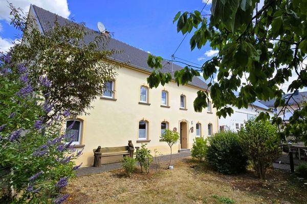 Historisches Hofanwesen mit Scheune, Großgarage & großem Grundstück in herrlicher Ortsrandlage