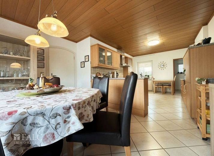 Einfamilienhaus auf 927 m² Grundstück - modernisiert, energieeffizient und familienfreundlich – Küche/Esszimmer