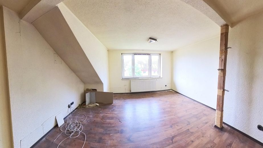 12 Zimmer | 164 m² | Doppelhaushälfte mit Entwicklungspotenzial nahe der Müritz- provisionsfrei – Wohnzimmer DG