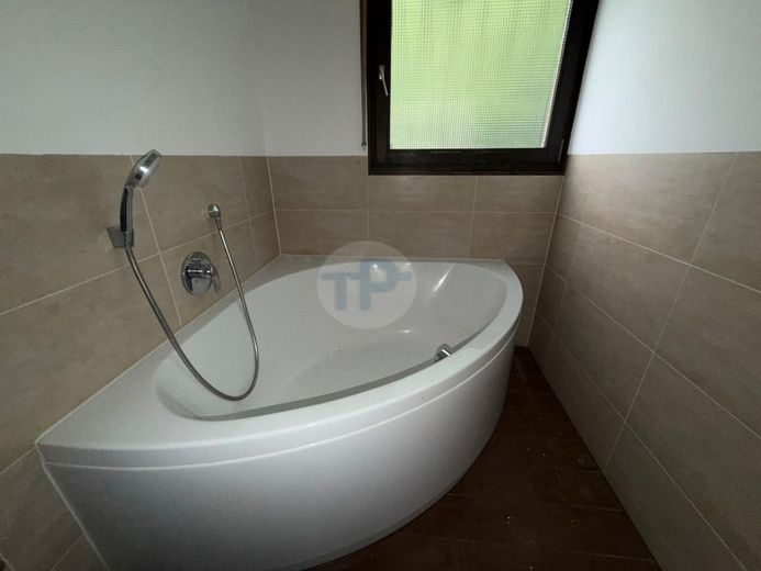 SONNIGE 4-ZIMMER-ETW IN PASSAU GRUBWEG IM ERDGESCHOSS – Badewanne