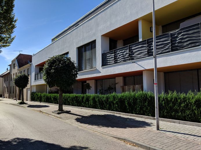 Barrierefreie Wohnung im Passivhaus – Straßenseite