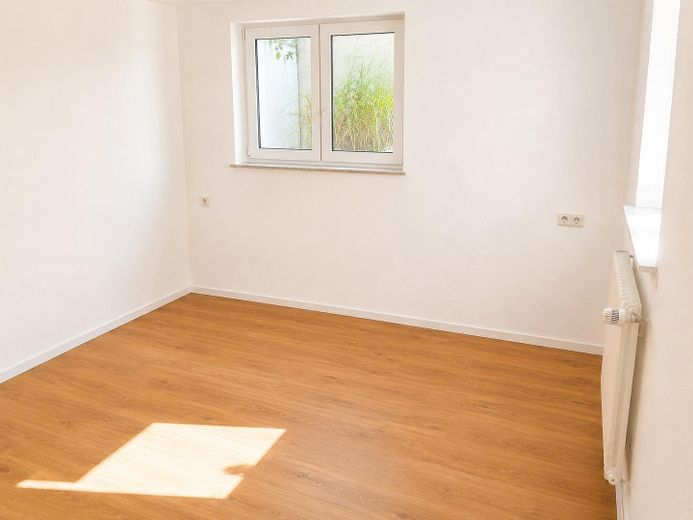 Renovierte 3,5-Zimmer Maisonette-Wohnung mit eigenem Garten! – drittes Zimmer 