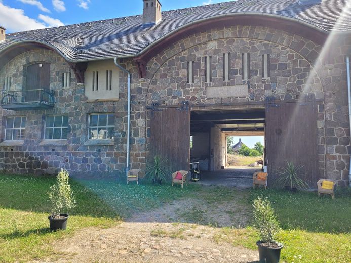 Atelier/Praxis/Gastro/Touristik/Büro/LOFT +++ in GUTSANLAGE (12 Geb. + 6 ha. Gr.) Nähe Müritz! – Durchfahrt Remise zum Außenhof