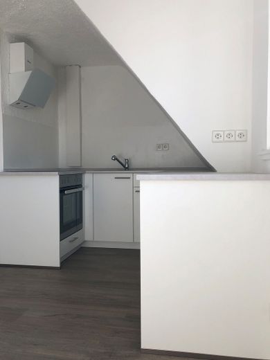 Von PRIVAT _  Komplettsanierung 2021, 2,5 ZW, DG, S-Zuffenhausen, nahe Stadtpark, S-Bahn + A81 – Küche (Backofen)