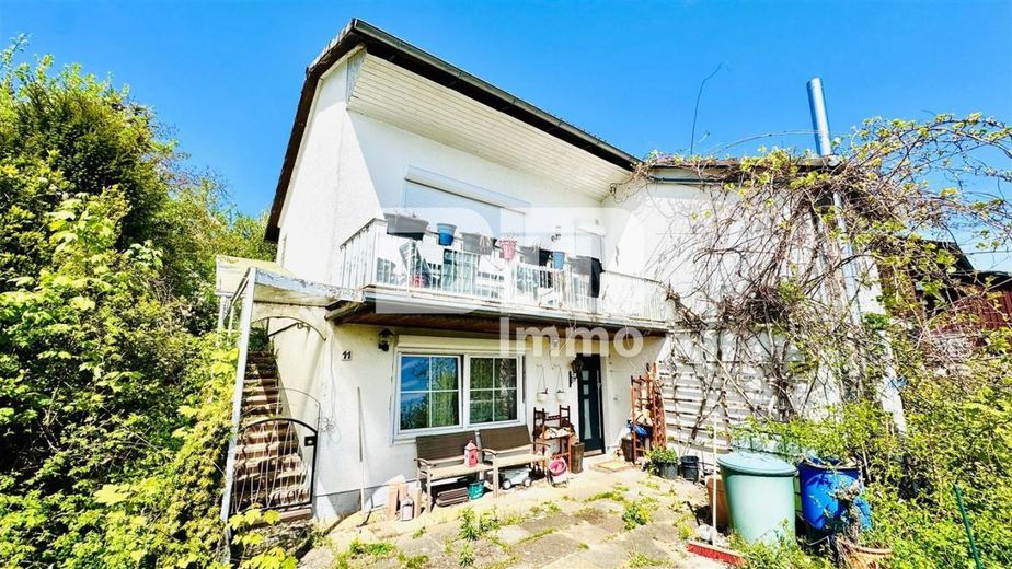 Umfangreich saniertes EFH inkl. PV-Anlage, Terrasse, Wintergarten und Garage – Titel Frontansicht