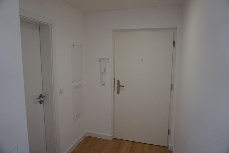Top sanierte 3-Zi-ETW, bestens vermietet, perfekte Lage zur Uni, für Kapitalanleger! – neue Wohnungstür