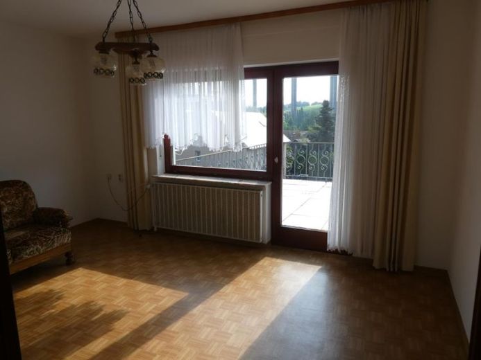 Achtung junge Familie - Freistehendes Wohnhaus mit 2 Garagen und großen Terrassen in Fell – Foto 1
