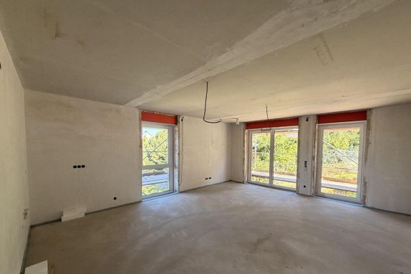 İLK KULLANIM: Barkhausen’da güney balkonlu, geniş 3 odalı yeni bina dairesi