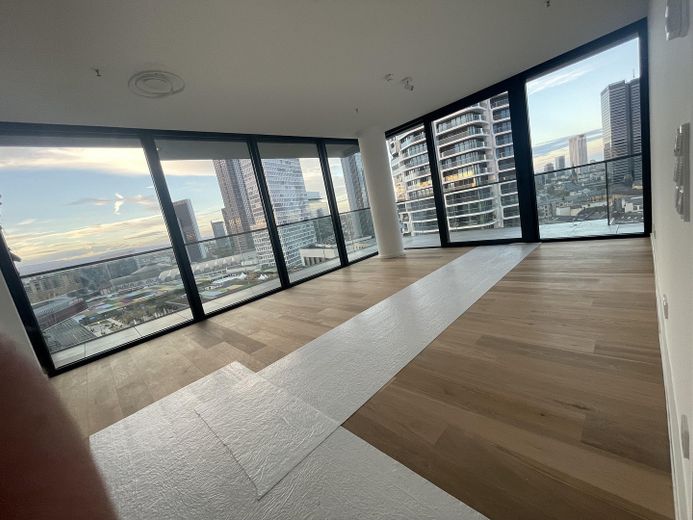 Exkl. 3-room apartment Eden Tower, gym, roof-top terrace, skyline panorama, v. privat – Foto 1