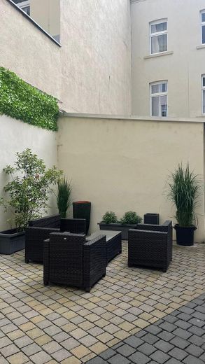 Möblierte Wohnung im City Center Wiesbaden mit Hinterhof-Terrasse – Hof zur Nutzung