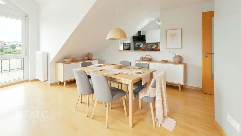 Auf der Sonnenseite ganz oben - FALC Immobilien Öhringen – Wohn- und Essbereich - (KI generiert)