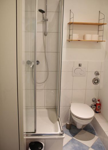 Gäste-WC mit Dusche