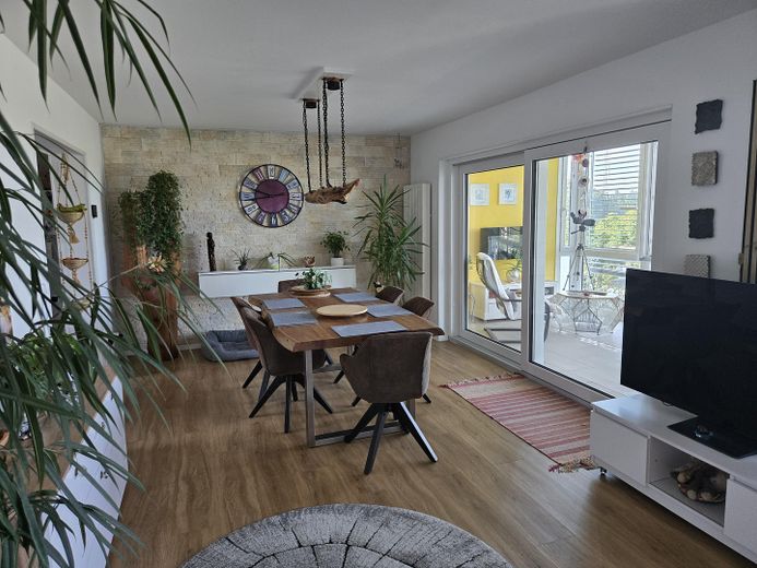 Einfamilienhaus in traumhafter Lage mit Panoramablick auf Bodensee und Schweizer Berglandschaft – Wohn-und Esszimmer 1