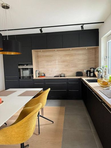 Alternative zum Reiheneckhaus – Terrassenwohnung mit Neubaukomfort – Wohnküche
