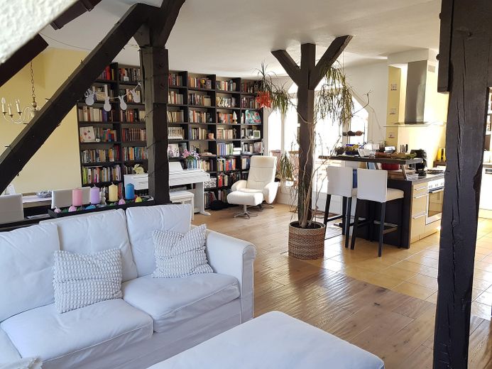 Große Dachgeschosswohnung im ruhigen Gartenhaus mit Terrasse–mitten im Samariterkiez/Friedrichshain – Wohn-Ess-Kuechenbereich