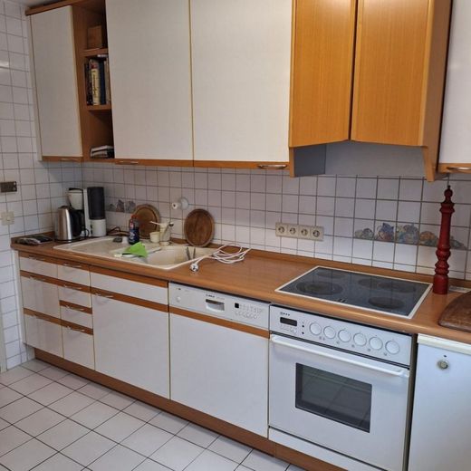 Schöne EG-Wohnung mit Balkon und Einbauküche in guter Lage – Bild 10