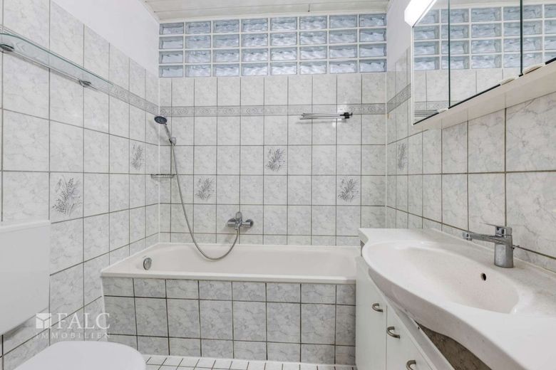 Charmantes Reihenmittelhaus mit Potenzial in Bilderstöckchen – Badezimmer
