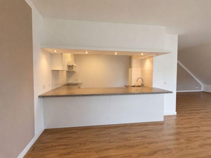 Einmaliges Wohnjuwel! 80 m² Wohnung - Loft-Charakter und 1A Veste-Coburg-Blick! Stellplatz mietbar – Offene Küche