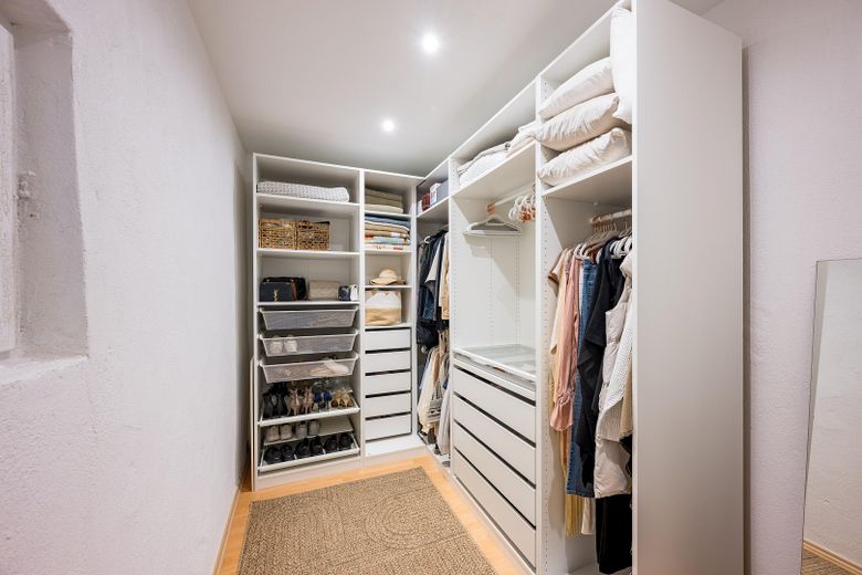 Begehbarer Kleiderschrank