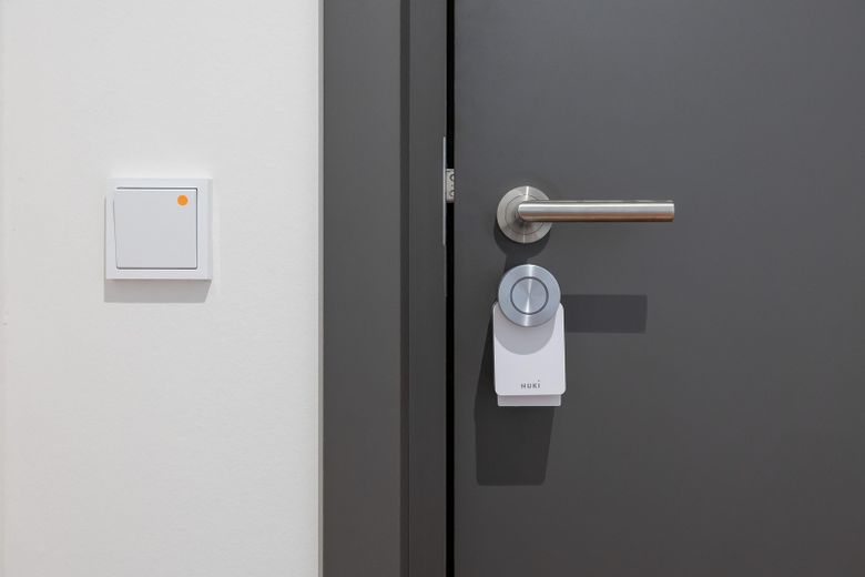 Möbliertes Luxus-Wohnen im LöwenBau - E3-W06, 2 Zi, 54 m² - 1.700 € FLAT – Ausbaustandard Tür
