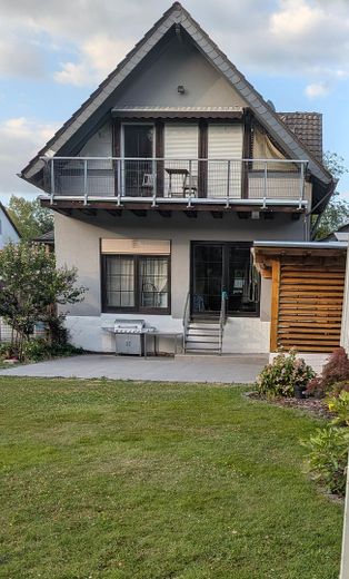 OHNE MAKLER! Freistehendes EFH auf 1.416 m² – seltenes Grundstück in zentraler Lage von Hennef – Ansicht vom Garten