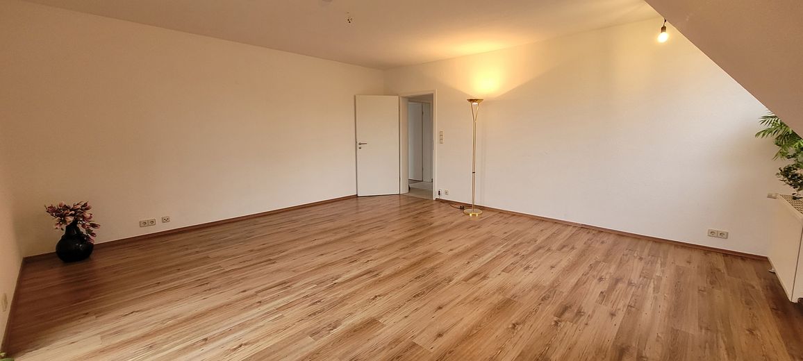 विशाल 2 कमरों का अपार्टमेंट - 90 m² - शांत स्थान पर, हरे-भरे Bönningstedt में (HH के उत्तर-पूर्व में) – Wohnzimmer