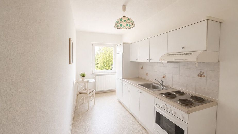 PROVISIONSFREI | Zweifamilienhaus mit Gewerbeeinheit, großem Grundstück und Pool – jede Wohnung hat ihre Eigene