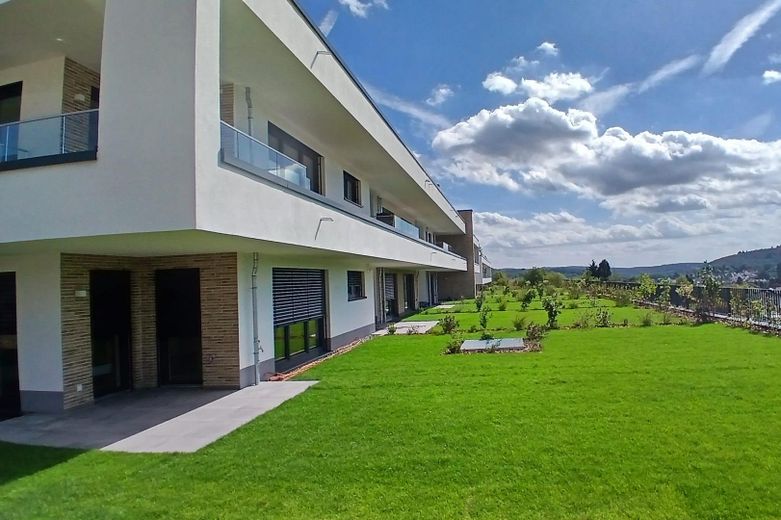MODERN WOHNEN, DRAUSSEN GENIESSEN - MIT TERRASSE & GARTEN – Garten