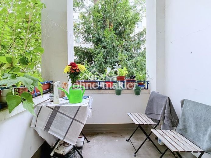 Südbalkon ins Grüne, super Schnitt, Wannenbad, Wohnküche, voll möbliert – Foto 1