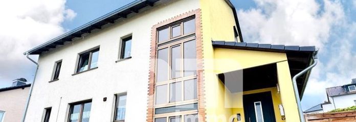 Umfangreich teilsaniertes Dreifamilienhaus mit Garage + PV Anlage und großem Garten