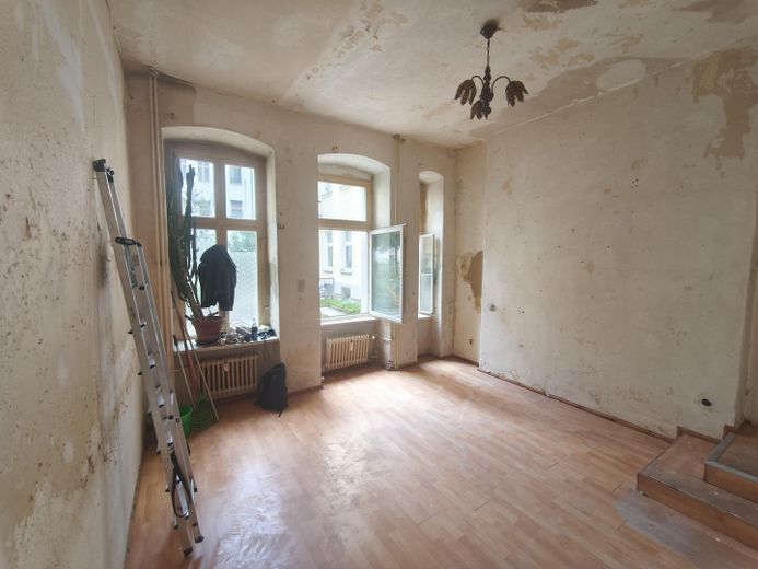 Charmante 2 Zimmer-Wohnung in unmittelbarer Nähe zum Tempelhofer Feld in Neukölln – Wohnzimmer