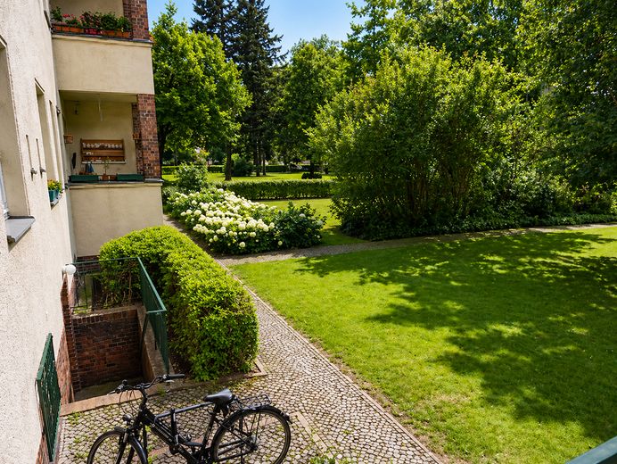 2,5 Zimmer Altbau, provisionsfrei! – Gartensicht vom Balkon