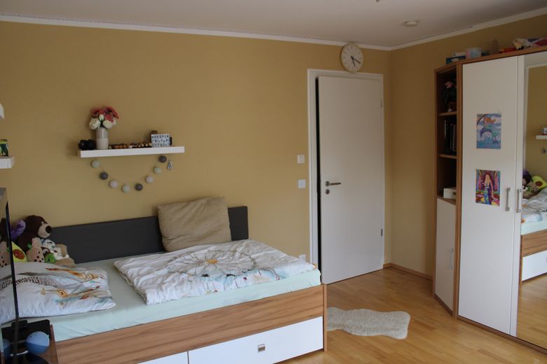 - sin comisión - Amplio piso de 5 habitaciones en planta baja en Ebersberg con piscina en el jardín privado – Kinderzimmer od. Schlafzimmer