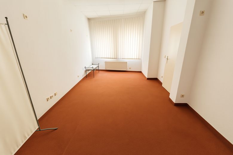 Gewerbeeinheit in Gera Mitte – perfekt als Büro, Laden oder Lager – 106 m² – Büro 17 m²