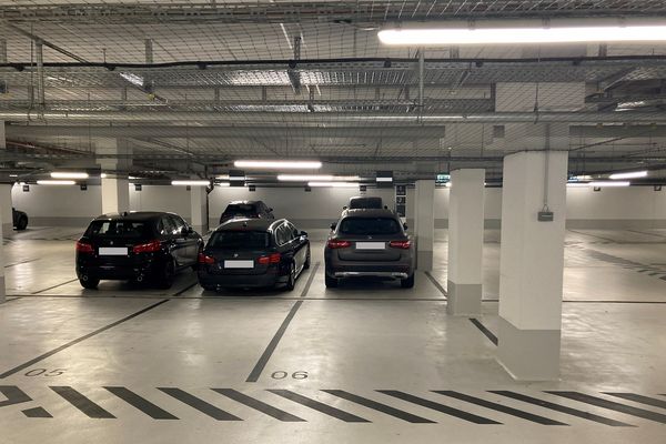 Tiefgaragen Parkplätze im T1 an der Donnersberger Brücke zu vermieten!
