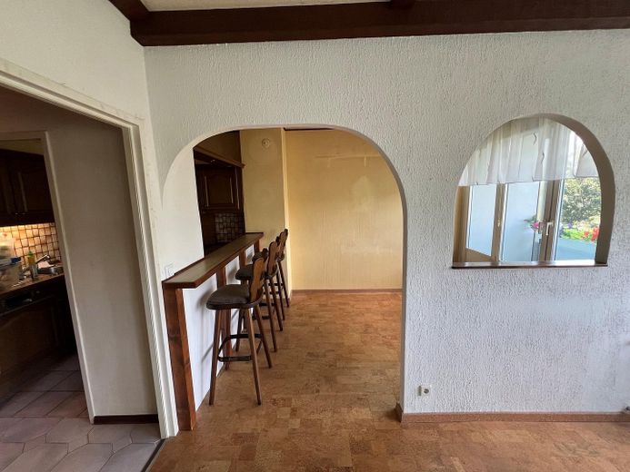 Apartamento de 2 habitaciones disponible para ocupar en el Hansaviertel – Wohnzimmer/Essecke_Ansicht 2
