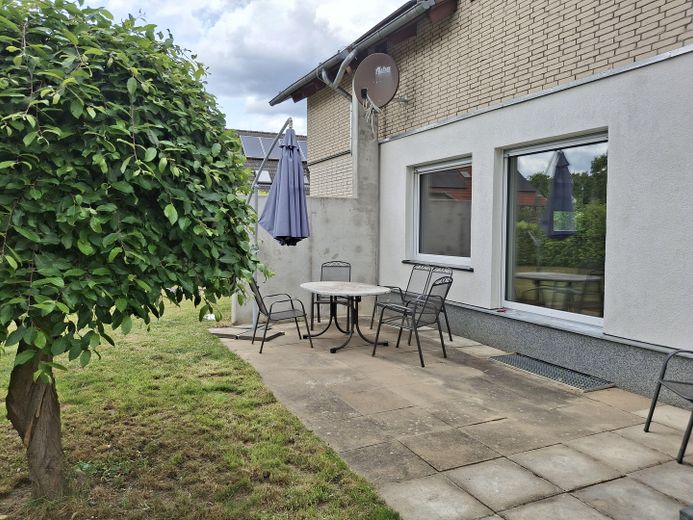 Sonnige EG-Wohnung mit EBK, Wannenbad, Kamin & Garten - von privat an privat – Garten - Südterrasse
