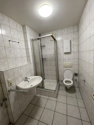 Frechen’de sakin konumda 2 odalı daire - DİKKAT: Fotoğraflar henüz eski durumunu göstermektedir – Badezimmer/wird noch Renoviert