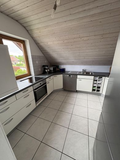 3,5-kamerappartement op de bovenverdieping met fantastisch uitzicht – Küche
