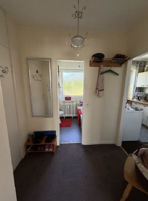 Flur mit Blick ins Badezimmer