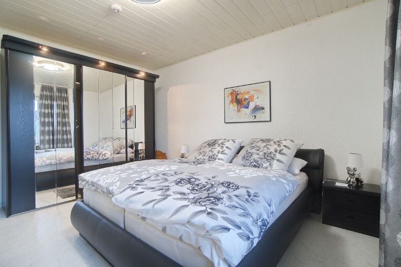 Attraktiv möblierte Wohnung mit eigenem Eingang und W-Lan in Top-Wohnlage, gute Parkmöglichkeiten – 83f6840eeaa9375b584f5f496cc6068187cd083f.jpg