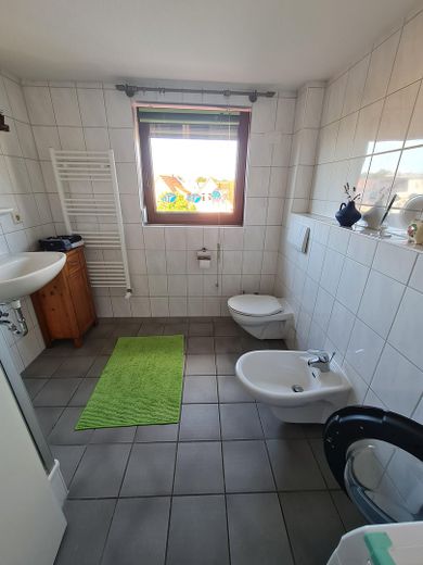 Stadthaus inmitten von Barth super zentral - dennoch ruhig - einfach unschlagbar – Duschbad DG