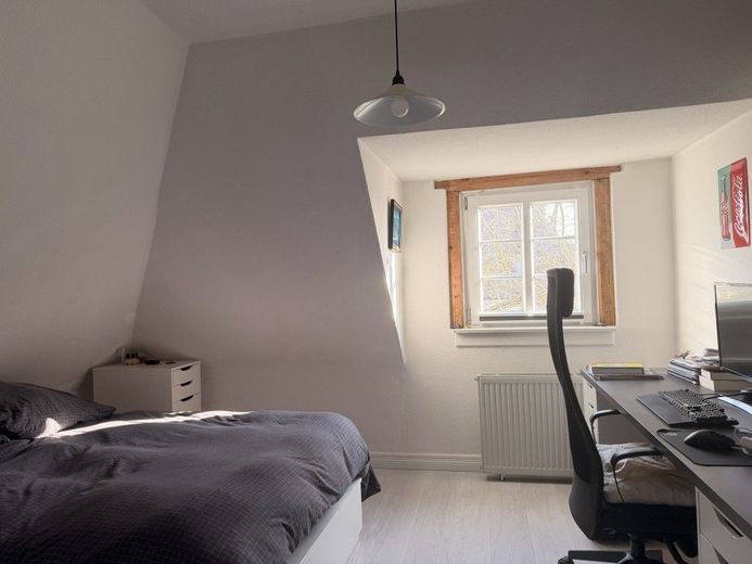 *Ehemals Unternehmervilla...jetzt Ihr neues Zuhause - TOP gepflegtes Einfamilienhaus* – DG Zimmer