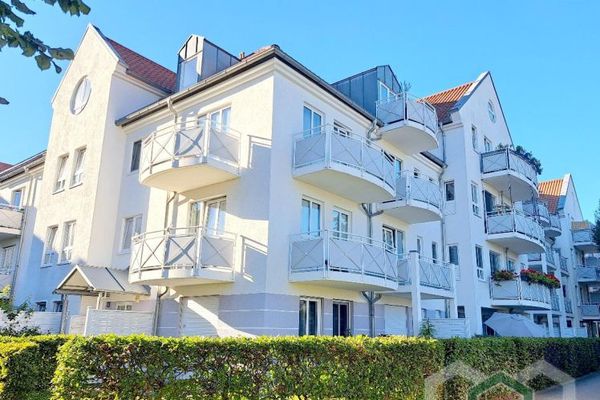 ** Liebertwolkwitz: Helle Dachgeschoss-Maisonette mit Laminat und 2 Balkonen **