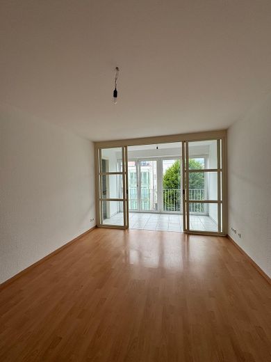 2 Teilmöblierte Zimmer Wohnung mit eigener Garage – Foto 4