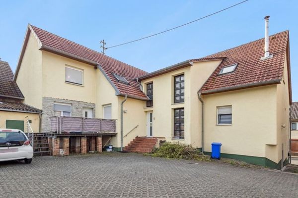 Attraktives Mehrfamilienhaus mit 6 Einheiten, PV-Anlage & großem Entwicklungspotenzial